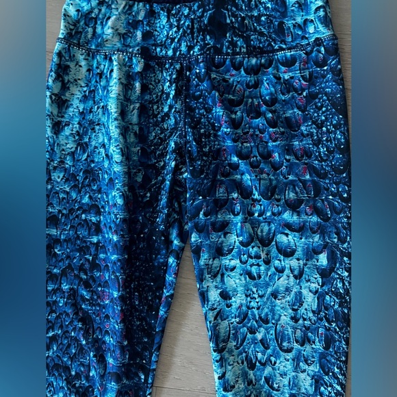 Blue wave patterned Energie Leggings - Picture 2 of 4